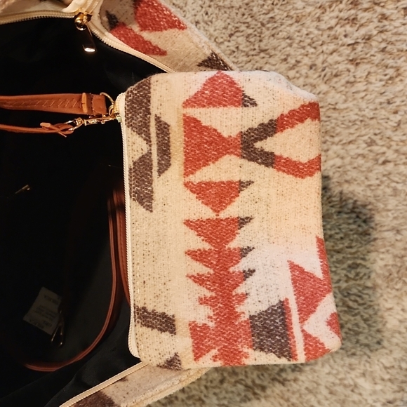 Aztec Tote - Picture 6 of 7
